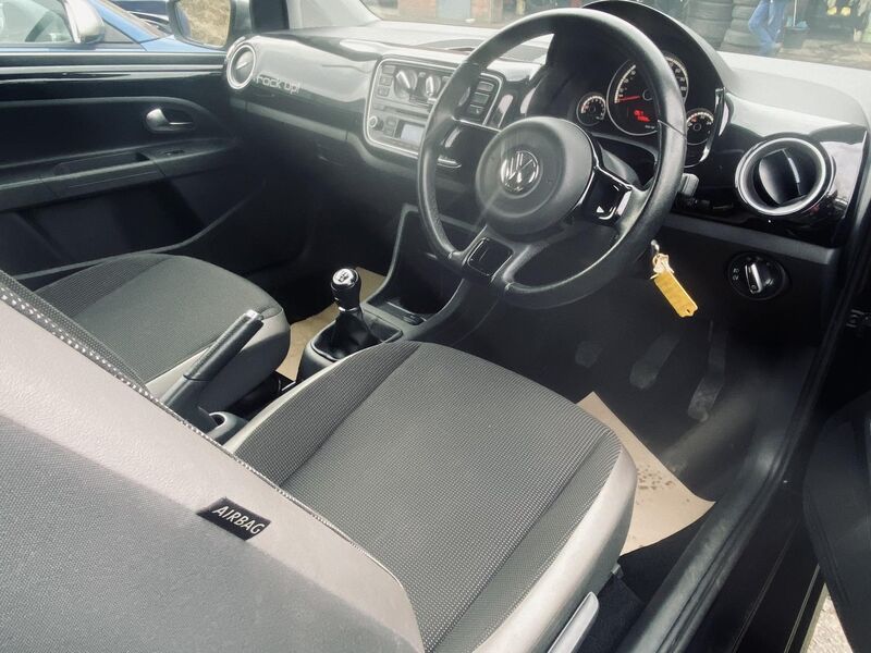 VOLKSWAGEN UP