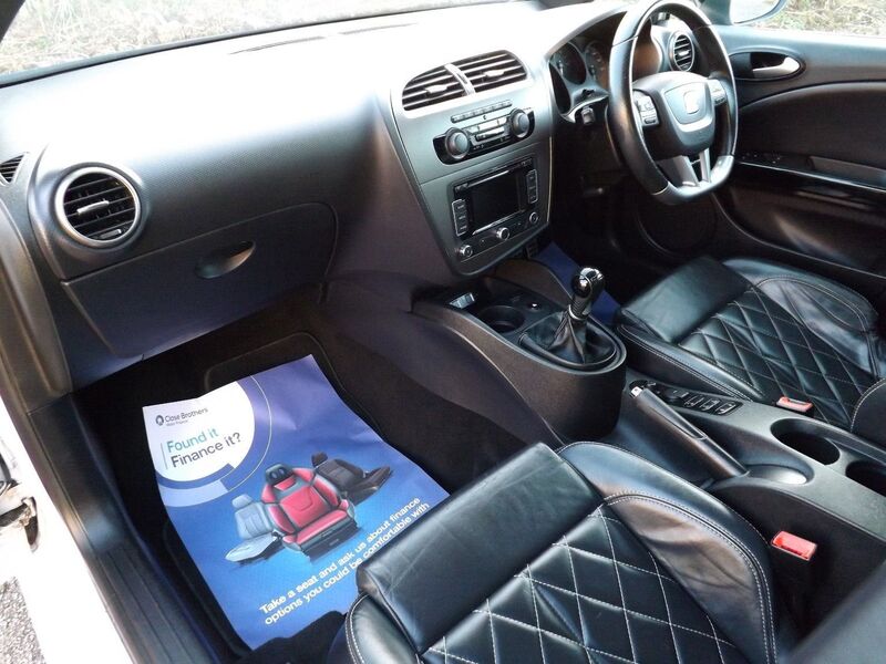 SEAT LEON