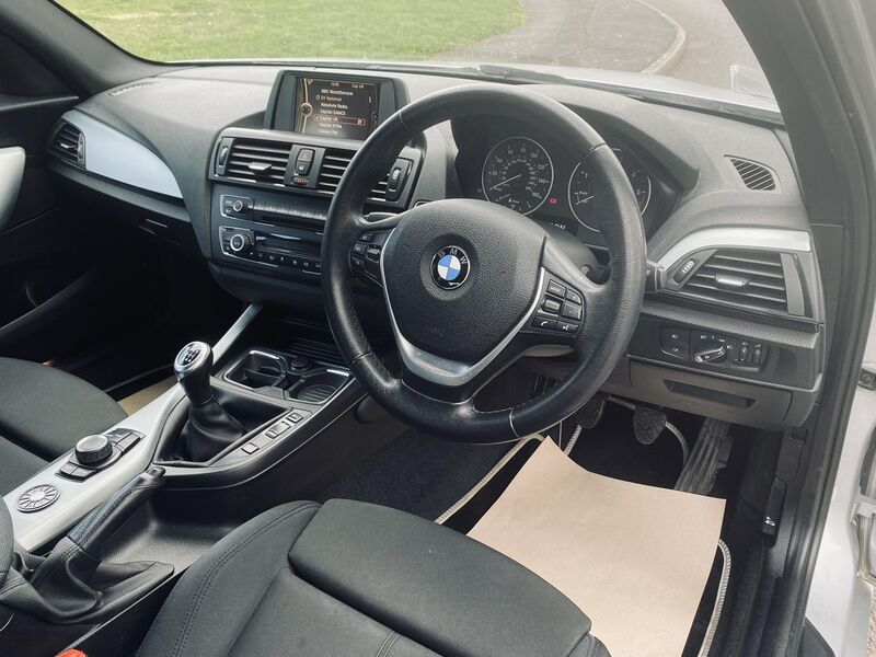 BMW 1 SERIES
