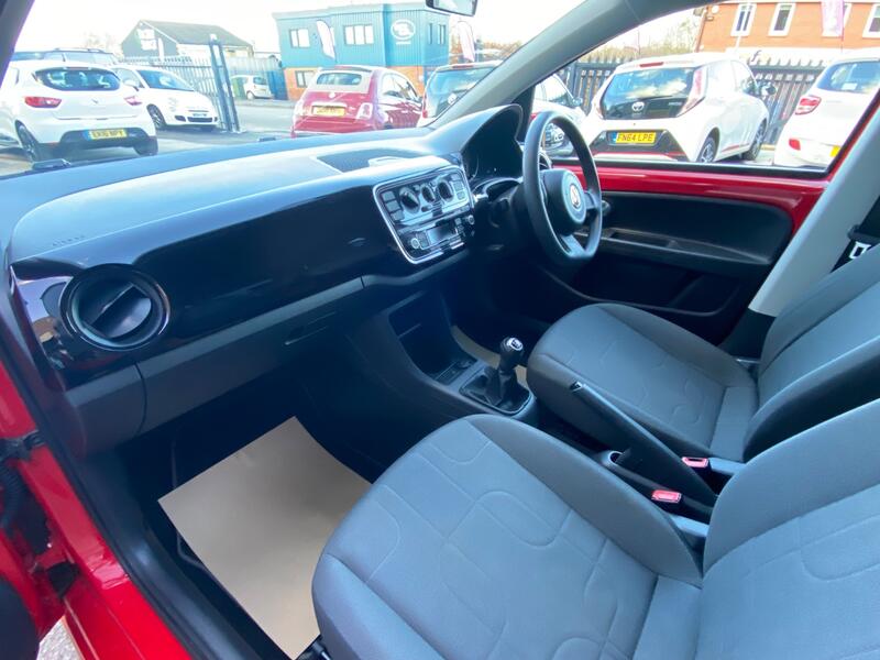 VOLKSWAGEN UP