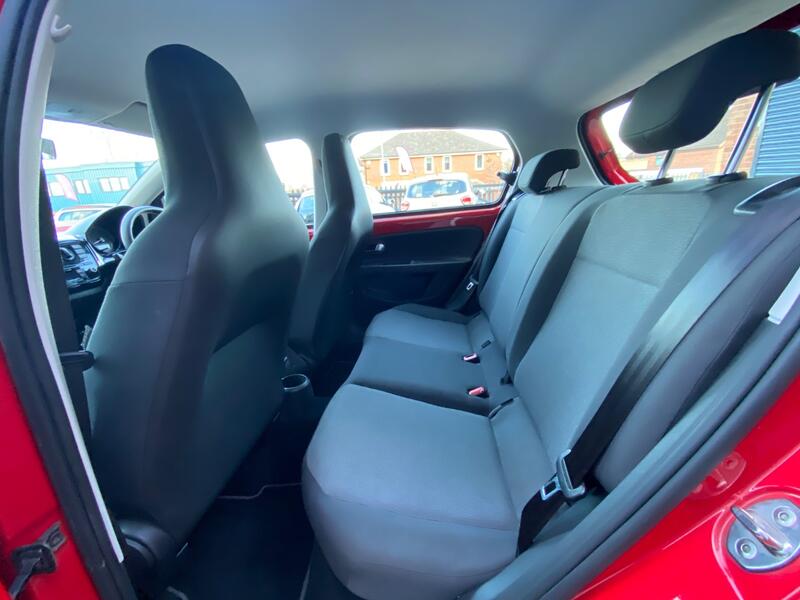 VOLKSWAGEN UP